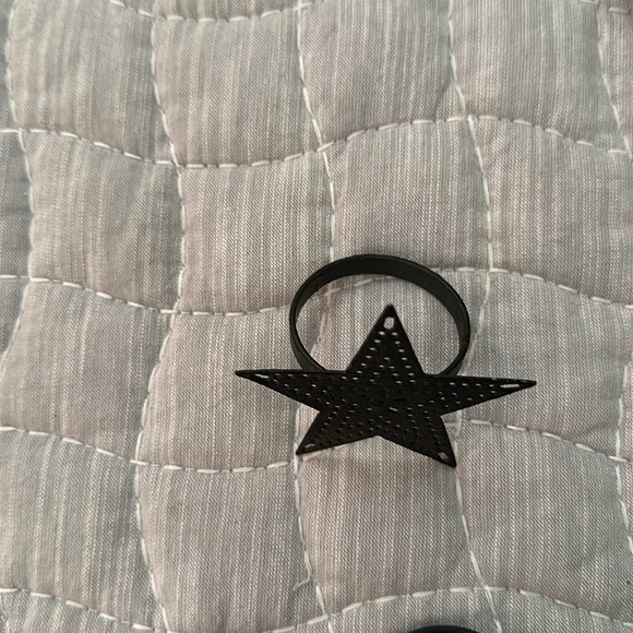 TWELVE STAR METAL NAPKIN RINGS WITH A BONUS LARGER RING (total of 13) - Picture 2 of 3